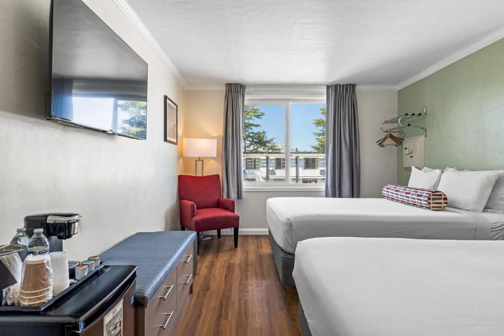 Superior Queen Room with Two Queen Beds interior